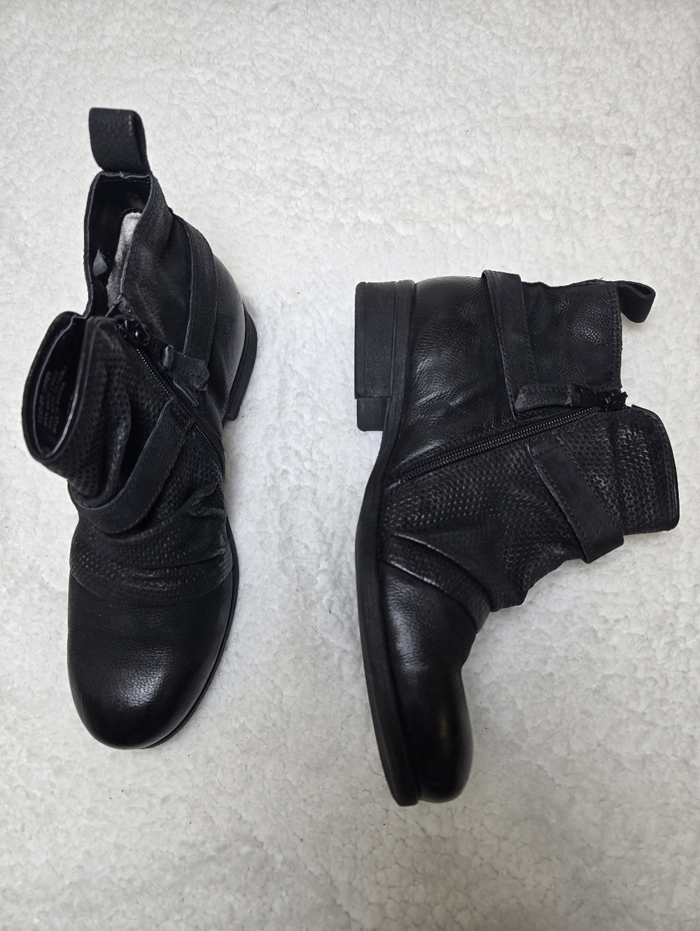 Miz Mooz Leather Ankle Boots with Buckle Suzy Black Size 39 Wide Width US 8.5-9 - Picture 3 of 8